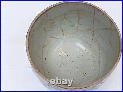 Chinese 18th century large deep bowl and cover