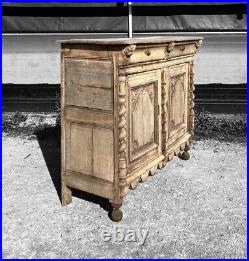 LARGE ANTIQUE 18th CENTURY FRENCH CARVED OAK BUFFET CUPBOARD, c1800